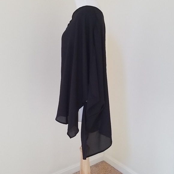 NWT! Torrid black zip front S/S blouse . - Picture 2 of 9